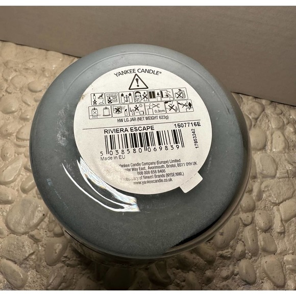 Yankee Candle - (1) 22oz Jar RETIRED!! - Picture 2 of 3
